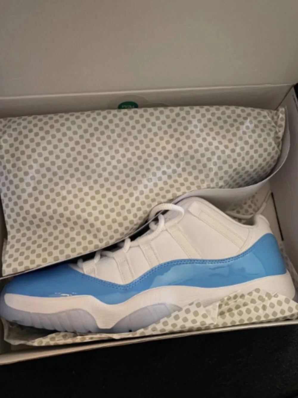 Jordan 11 Retro Low University Blue UNC